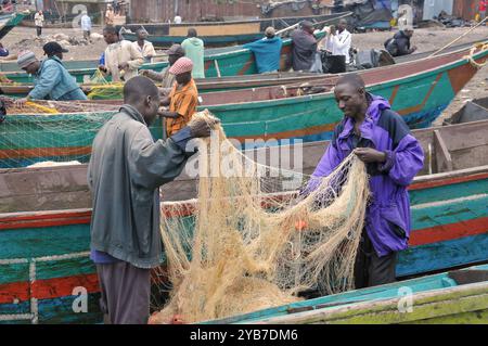 Fishermen sorting fishing nets at Kasensero fish landing site on Lake Victoria - Uganda Stock Photo