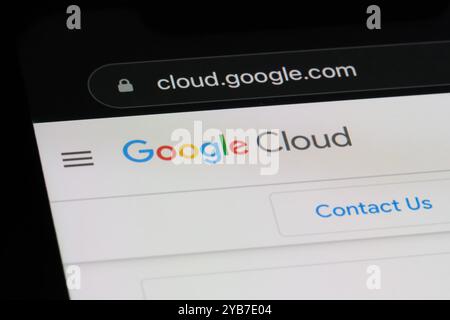Google Cloud Platform brand logo sign on official website Stock Photo