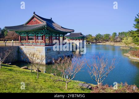 Gyeongju, South Korea - November 11th, 2023: A picturesque scene of traditional pavilions standing by the clear waters of Wolji Pond at Donggung Palac Stock Photo