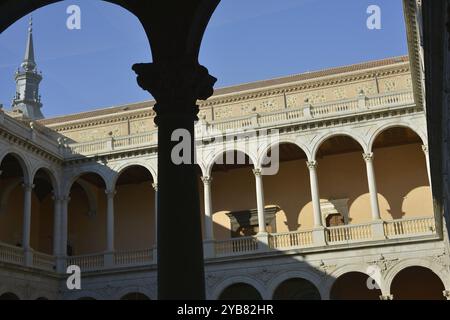 Alcázar of Toledo. Parade Ground, also known as Courtyard of Charles V. Architectural detail of the interior galleries with double arches supported by columns. The building was reconstructed after severe damage suffered during the Civil War (1936-1939). Castile-La Mancha. Spain. Stock Photo