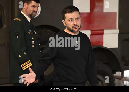 Brussels, Belgium. 17th Oct, 2024. Ukraine president Volodymyr Zelensky pictured at a visit to Neder-Over-Heembeek military hospital, Thursday 17 October 2024, in Brussels. Belgium welcomed three Ukrainian soldiers since September 2024 in the military hospital, specialised for burn patients. Since the start of the conflict, that is a total of eight Ukrainina soldiers that have been treated. BELGA PHOTO DIRK WAEM Credit: Belga News Agency/Alamy Live News Stock Photo