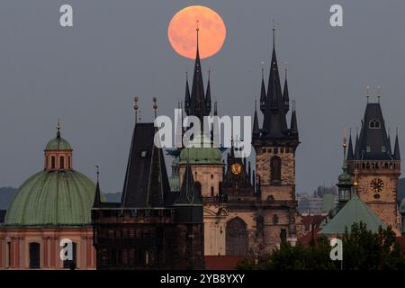 Prague, Czech Republic. 17th Oct, 2024. Super Full Moon (Supermoon) in Prague, Czech Republic, October 17, 2024. Credit: Ondrej Deml/CTK Photo/Alamy Live News Stock Photo