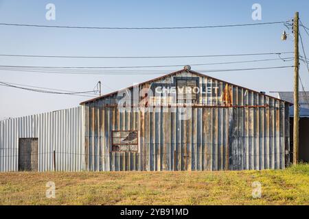 Yoakum, Texas, United States. March 17, 2022. An old metal shop building with a Chevrolet sign painted on the rusted wall. Stock Photo