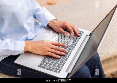 unrecognizable entrepreneur hands typing on laptop Stock Photo