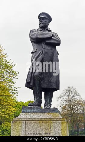 Statue of Commander Edward Smith, captain of RMS Titanic, by Kathleen Scott. Beacon Park, Lichfield, Staffordshire, West Midlands, England, U.K. Stock Photo