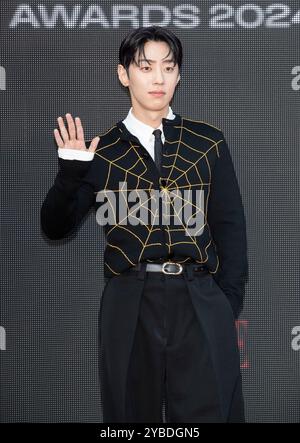 What Rapper Have Gray South Korean rapper Gray, attends photo call for the glass brand ...