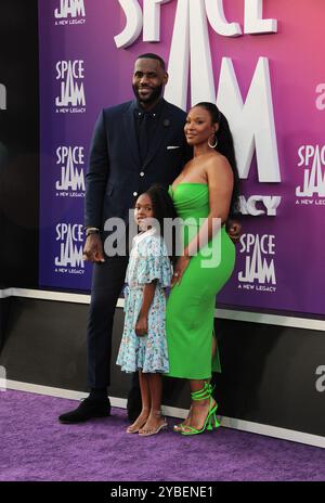 LeBron James, Zhuri James and Savannah Brinson James at the world ...