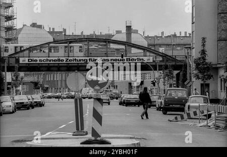 Germany, Berlin, 27 July 1991, Stargarder Strasse, underground bridge, (Schoenhauser Allee), Kurier, Die schnelle Zeitung fuer Berlin, Europe Stock Photo