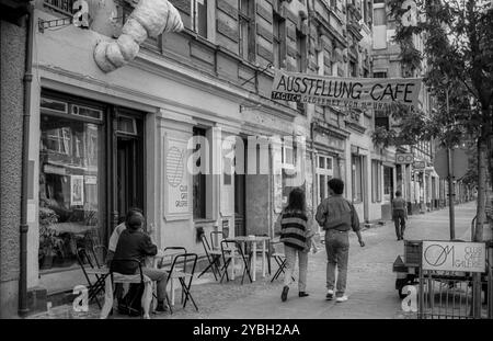 Germany, Berlin, 27 July 1991, Stargarder Strasse, exhibition and cafe, Europe Stock Photo