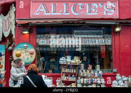 Alice's Antiques Shop, Portobello Road, Notting Hill. London Stock Photo