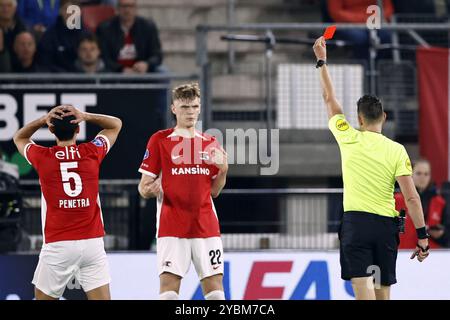 ALKMAAR - Referee Allard Lindhout gives a red card to David Moller Wolfe of AZ Alkmaar (not pictured) during the Dutch Eredivisie match between AZ Alkmaar and PSV Eindhoven at AFAS stadium on Oct. 19, 2024 in Alkmaar, Netherlands. ANP MAURICE VAN STEEN Stock Photo