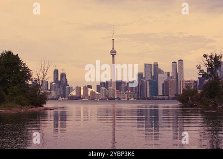 Toronto, ON, Canada - June 13th 2024: View across Lake Ontario from the Toronto Islands of the Toronto skyline including the CN Tower in the centre. Stock Photo