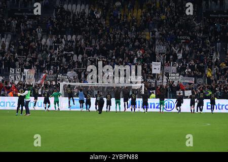 Torino, Italy. 19th Oct, 2024. Players of Juventus Fc celebrate at the end of the Serie A match beetween Juventus Fc and SS Lazio at Allianz Stadium on October 19, 2024 in Turin, Italy . Credit: Marco Canoniero/Alamy Live News Stock Photo