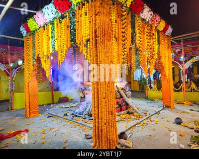 Bhadrak, Odisha, India, 17 Jan 2024: Vishwa Shanti Maha Yagya near local village temple. Yajna in Hinduism is a ritual done in front of a sacred fire. Stock Photo