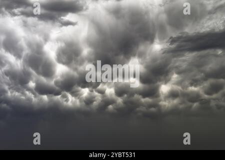 Gathering thunderclouds Clouds forming after storm warning Thunderstorm warning grey dark clouds shortly in front of thunderstorm from storm, dark sky Stock Photo