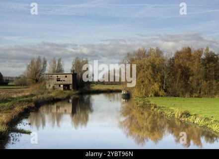 Old shed along the river Giessen near Hoornaar in the Dutch region Alblasserwaard Stock Photo