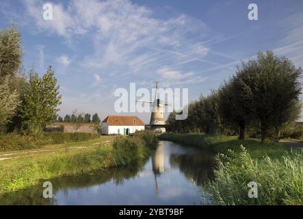 The Kilsdonkse windmillThe Kilsdonkse mill on the river Brabantse Aa near the Dutch village Dinther is a unique combination of windmill and watermill Stock Photo