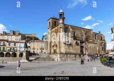 Trujillo, Spain, November 1, 2022: The Plaza Mayor of Trujillo is a historic central square that dates back to the 16th century. It is surrounded by b Stock Photo