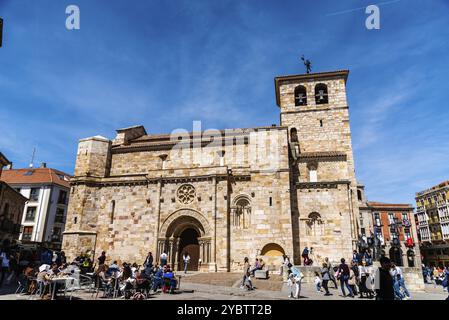 Zamora, Spain, April 7, 2023: Exterior view of the Church of San Juan de Puerta Nueva during Holy Week a sunny day of spring, Europe Stock Photo