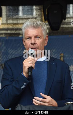 Dieter Reiter Oberbuergermeister Muenchen Muenchen 19.10.2024 Marienplatz 19. Aktionstag Da sein fuer Muenchen die große Leistungsschau der kommunalen Einrichtungen und Betriebe der Stadt Muenchen *** Dieter Reiter Lord Mayor of Munich Munich 19 10 2024 Marienplatz 19 Action Day Being there for Munich the great showcase of the city of Munichs municipal institutions and businesses Stock Photo