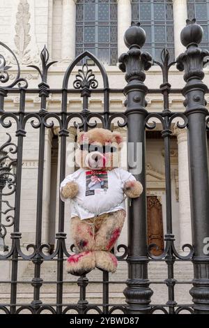 A makeshift memorial for Victims of the Hamas terror attacks on Israel at Rome Jewish Quarter at front of Synagogue Stock Photo