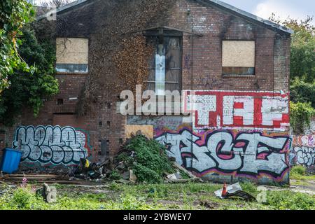 An abandoned brick building which has been vandalised with graffiti in Bristol, Gloucestershire, South West England Stock Photo