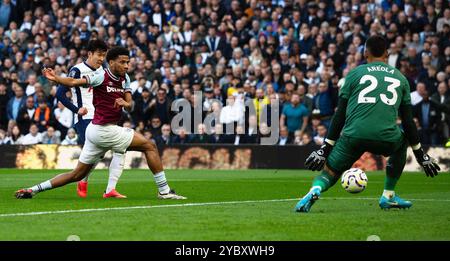 London, UK. 19th Oct, 2024. Heung-Min Son of Tottenham Hotspur scores his teams 4th goal . Premier League match, Tottenham Hotspur v West Ham Utd at the Tottenham Hotspur Stadium in London on Saturday 19th October 2024. this image may only be used for Editorial purposes. Editorial use only pic by Sandra Mailer/Andrew Orchard sports photography/Alamy Live news Credit: Andrew Orchard sports photography/Alamy Live News Stock Photo