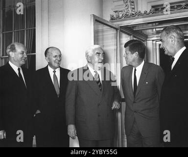 Left to right: U.S. Secretary of State Dean Rusk, Ambassador of Australia Sir Howard Beale, Australian Prime Minister Robert Gordon Menzies, U.S. President John F. Kennedy, U.S. Vice President Lyndon B. Johnson, during Menzies visit to attend luncheon in his honor, North Portico, White House, Washington, D.C., USA, Abbie Rowe, White House Photographs, July 8, 1963 Stock Photo