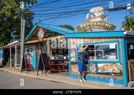 Honduras, Roatán, Pizza shop in West End Stock Photo