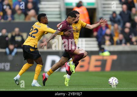 Wolverhampton, UK. 20th Aug, 2024. Savinho of Manchester City between Nlson Semedo and Rayan At-Nouri of Wolves during the Premier League match between Wolverhampton Wanderers and Manchester City Credit: MI News & Sport /Alamy Live News Stock Photo