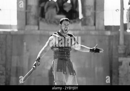 RUSSELL CROWE as Maximus Decimus Meridius in a scene from GLADIATOR 2000 Director RIDLEY SCOTT  Story DAVID FRANZONI Music HANS ZIMMER Dreamworks Pictures / Universal Pictures / Scott Free Productions / Red Wagon Entertainment Stock Photo