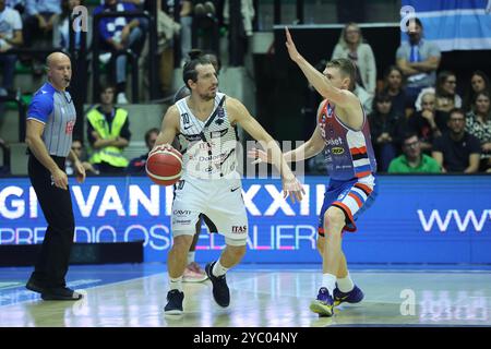 Treviso, Italy. 20th Oct, 2024. Trento's TOTO FORRAY in action during the match Nutribullet Treviso - Dolomiti Energia Trentino match of Regular Season Lega Basket Serie A 2024/2025 - Round 4 in Treviso(Italy), October 20, 2024 (Photo by S. Mazza/Ciamillo/LaPresse) Credit: LaPresse/Alamy Live News Stock Photo