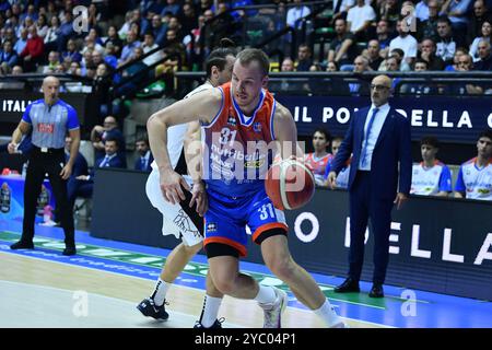 Treviso, Italy. 20th Oct, 2024. Treviso's OSVALDAS OLISEVICIUS in action during the match Nutribullet Treviso - Dolomiti Energia Trentino match of Regular Season Lega Basket Serie A 2024/2025 - Round 4 in Treviso(Italy), October 20, 2024 (Photo by M. Gregolin/Ciamillo/LaPresse) Credit: LaPresse/Alamy Live News Stock Photo