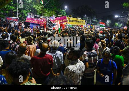 Kolkata, India. 20th Oct, 2024. KOLKATA, INDIA - OCTOBER 20: Large number of citizens participate in a mass protest to show solidarity with junior doctors as they continuing indefinite hunger strike demanding justice for the RG Kar Hospital incident day before the meeting with chief minister Mamata Banerjee at protest site at Esplanade, on October 20, 2024 in Kolkata, India. (Photo by Samir Jana/Hindustan Times/Sipa USA ) Credit: Sipa USA/Alamy Live News Stock Photo