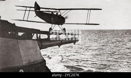 Sopwith 1¢ Strutter biplane taking off from a ship, WW1 Stock Photo - Alamy