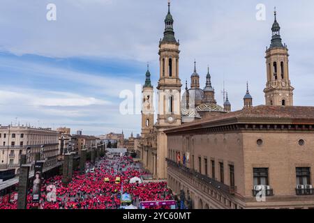 Aerial view of 'La Carrera de la Mujer' ending in Plaza del Pilar in Zaragoza, Spain.   Zaragoza turns pink this Sunday in the Women's Race, with 14,0 Stock Photo