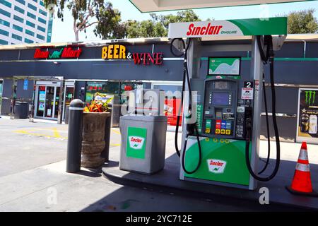 Sinclair Gas Station, owned by HF Sinclair Corporation Stock Photo - Alamy