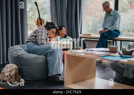 Professor engaging with students in a creative classroom setting Stock Photo