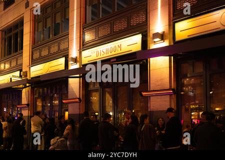 Dishoom indian restaurant, Covent Garden, London in the evening with long queues of people standing outside Stock Photo