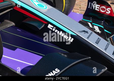 Front driving axle in the car, visible elements of the steering system ...