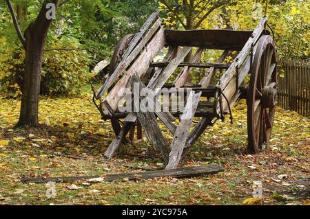 Broken old wooden cart, Shepherds Flat, Victoria, Australia, Oceania Stock Photo