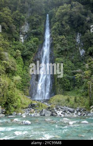 The 96-metre Thunder Creek Falls in the Mt Aspiring National Park Wanaka about 1-1.5 hours' drive away from Wanaka, South Island, New Zealand, Oceania Stock Photo