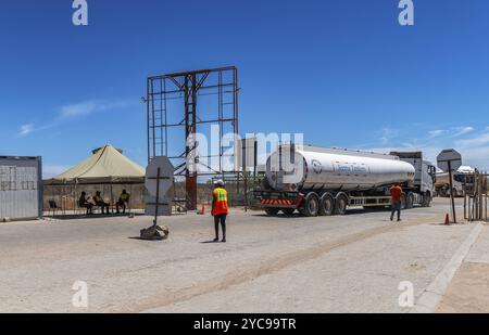 Buitepos border checkpoint between Namibia and Botswana Stock Photo - Alamy