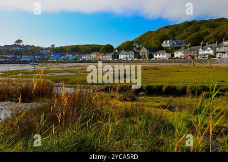 seaside village of Borth-y-Gest near Porthmadog on the West Wales coast, Gwynedd Wales UK with colourful cottages and seaside outlook Stock Photo