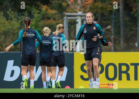 Frankfurt, Deutschland. 22nd Oct, 2024. Frankfurt, Deutschland 22. Oktober 2024: Fußball-Frauen-Nationalmannschaft - Training - 22.10. 2024 Im Bild: Sydney Lohmann (Deutschland) Credit: dpa/Alamy Live News Stock Photo