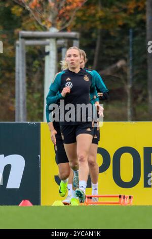 Frankfurt, Deutschland. 22nd Oct, 2024. Frankfurt, Deutschland 22. Oktober 2024: Fußball-Frauen-Nationalmannschaft - Training - 22.10. 2024 Im Bild: Elisa Senß/Senss (Deutschland) Credit: dpa/Alamy Live News Stock Photo