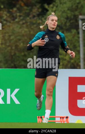 Frankfurt, Deutschland. 22nd Oct, 2024. Frankfurt, Deutschland 22. Oktober 2024: Fußball-Frauen-Nationalmannschaft - Training - 22.10. 2024 Im Bild: Selina Cerci (Deutschland) Credit: dpa/Alamy Live News Stock Photo