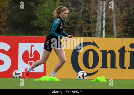 Frankfurt, Deutschland. 22nd Oct, 2024. Frankfurt, Deutschland 22. Oktober 2024: Fußball-Frauen-Nationalmannschaft - Training - 22.10. 2024 Im Bild: Jule Brand (Deutschland) Credit: dpa/Alamy Live News Stock Photo