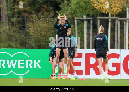 Frankfurt, Deutschland. 22nd Oct, 2024. Frankfurt, Deutschland 22. Oktober 2024: Fußball-Frauen-Nationalmannschaft - Training - 22.10. 2024 Im Bild: Sarai Linder (Deutschland) Credit: dpa/Alamy Live News Stock Photo