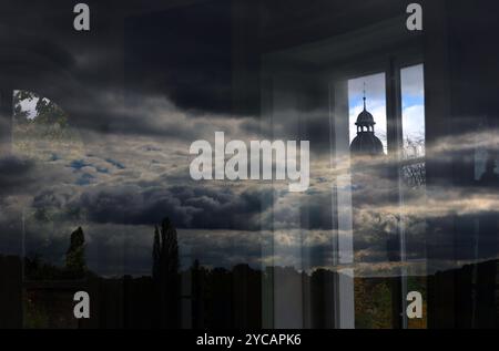 Aschaffenburg, Germany. 22nd Oct, 2024. A tower of Johannisburg Castle can be seen behind two windows of a pavilion in whose front window the cloudy sky is reflected. Credit: Karl-Josef Hildenbrand/dpa/Alamy Live News Stock Photo